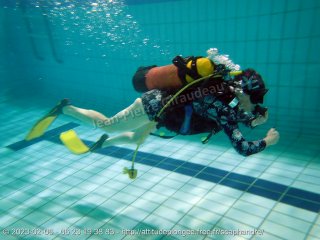 Piscine lundi 6 février 2023 21:01:34 
